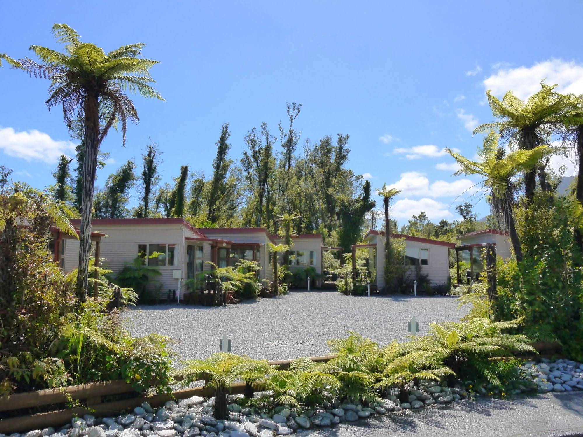 10 Cottages Franz Josef Esterno foto